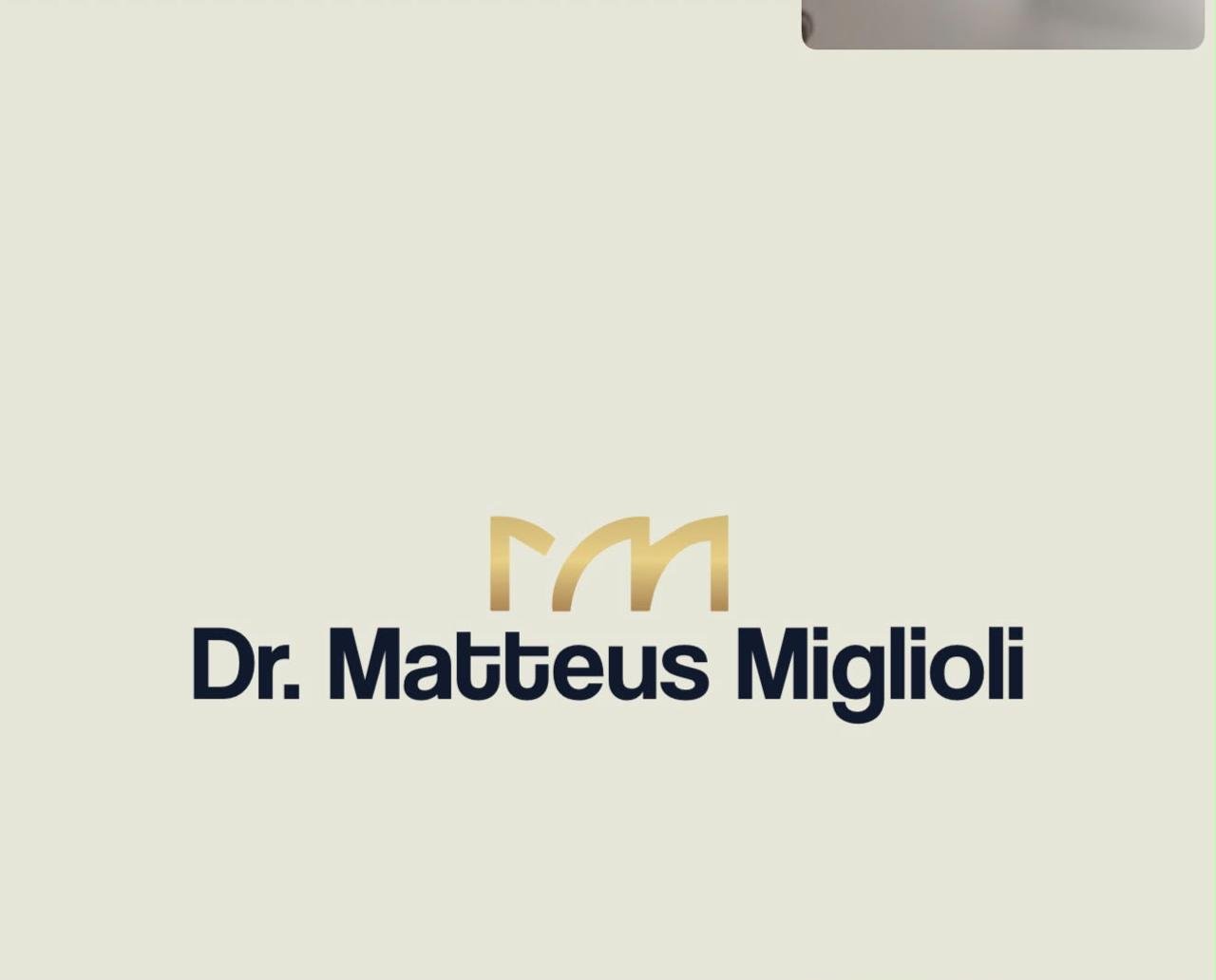 Marca Dr. Matteus Miglioli, em azul-marinho e dourado